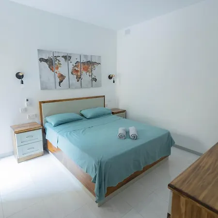 Chambray, Blissful Escape Għajnsielem