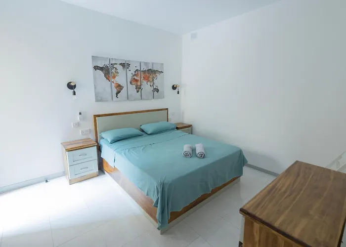 Chambray, Blissful Escape Għajnsielem