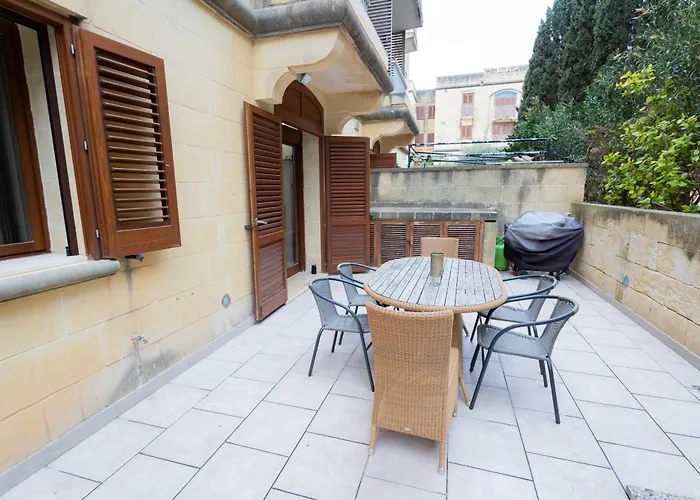 Chambray, Blissful Escape Għajnsielem